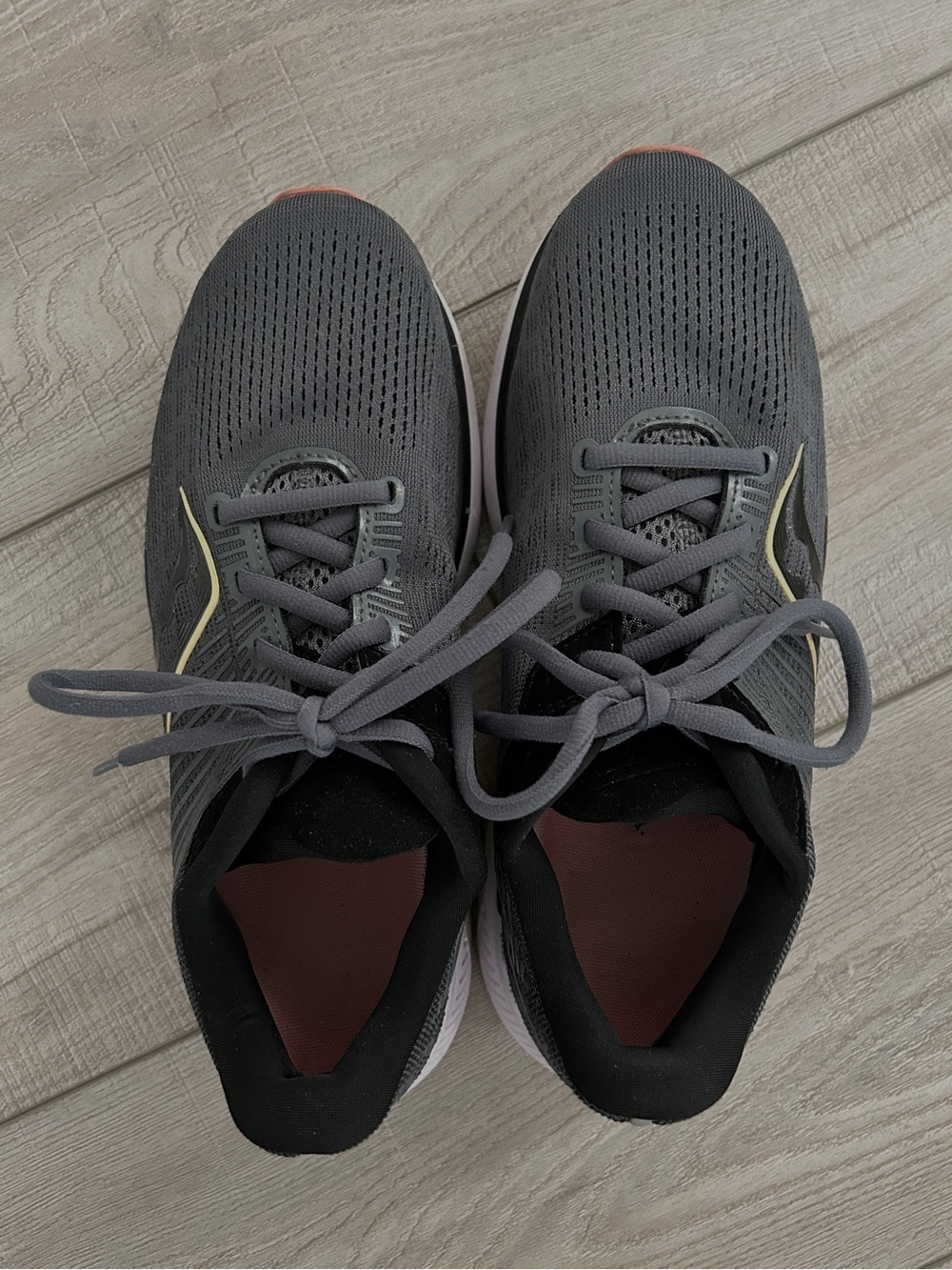Saucony Women's Gray and Pink Guide Running Shoe with PWRRUN midsole. - Picture 3 of 8